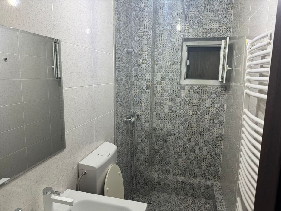 Închiriez apartament 3 camere, 2bai, Centrala termica
