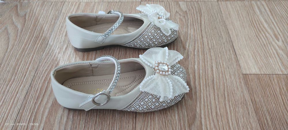 Продам детские туфли для девочек