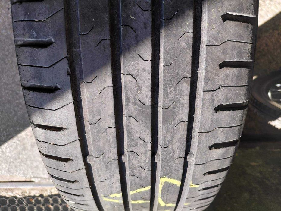 Продавам гуми Continental 215/55 R17, DOT 4618, летни.