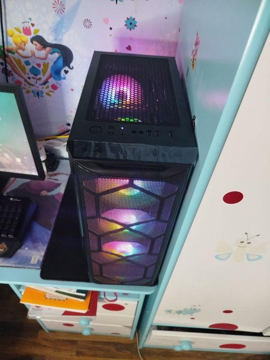 Геймърски Компютър 12/24 ядра/ 16GB DDR4/ Radeon RX 580 8G