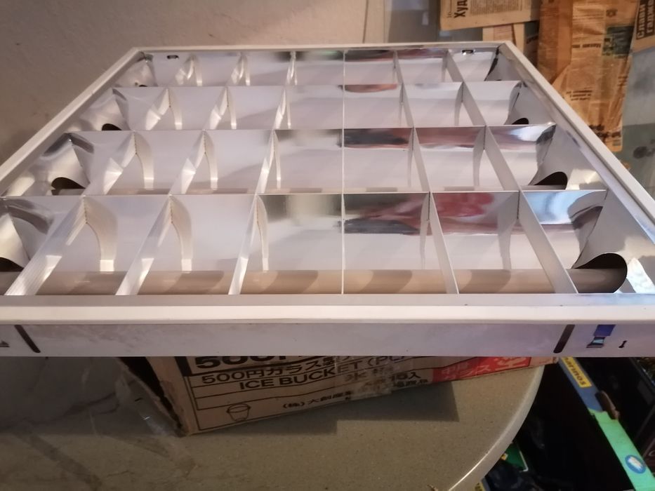 луминесцентни осветителни тела 4X18W