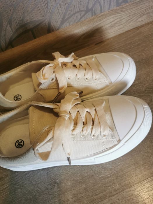 Нови кецове номер 36