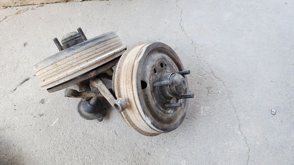 Запчасти на Москвич