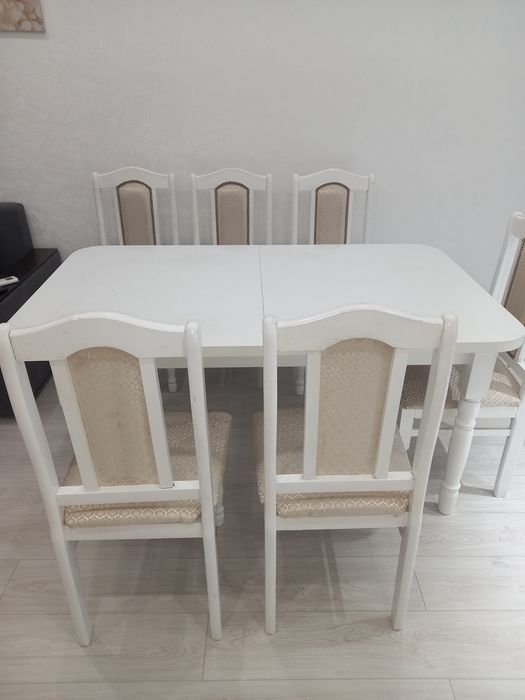 Продается стол с 6 стульями