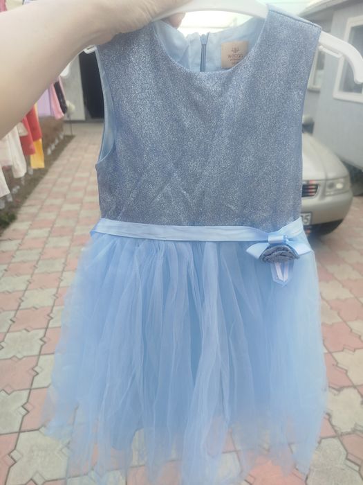 Продам платья и костюмы