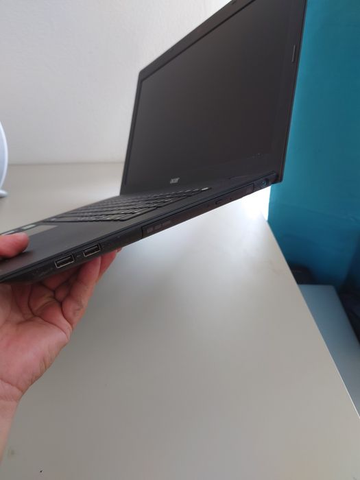 Acer 17,3 inch Full HD • Procesor i7-6500U• SSD 256Gb+ 1Tb HDD• Nvidia 2gb• bateria 3 ore