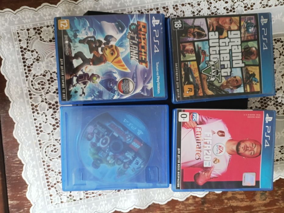 Продам PlayStation 4 fat