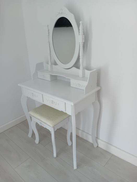 Bust / manechin mireasa mire culoare negru si masuta mireasa