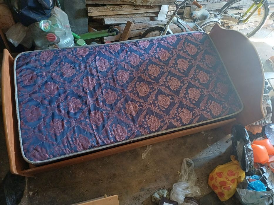Продам кровать +тумба