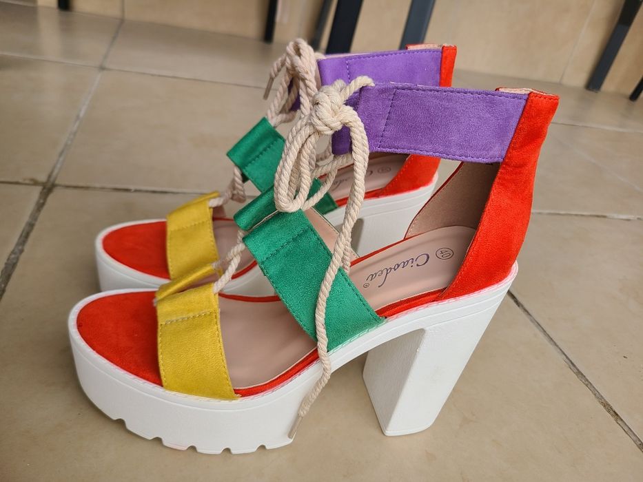 Сандали 40 номерНови