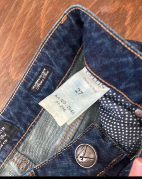 Blugi mărimea 26