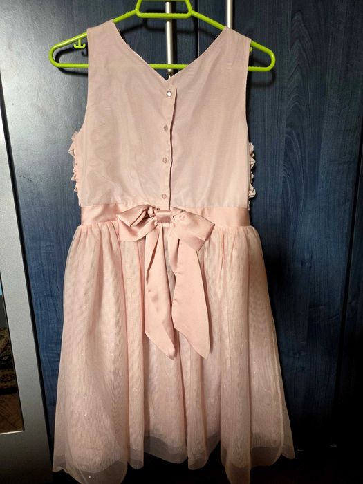 Rochie elegantă pentru o fată