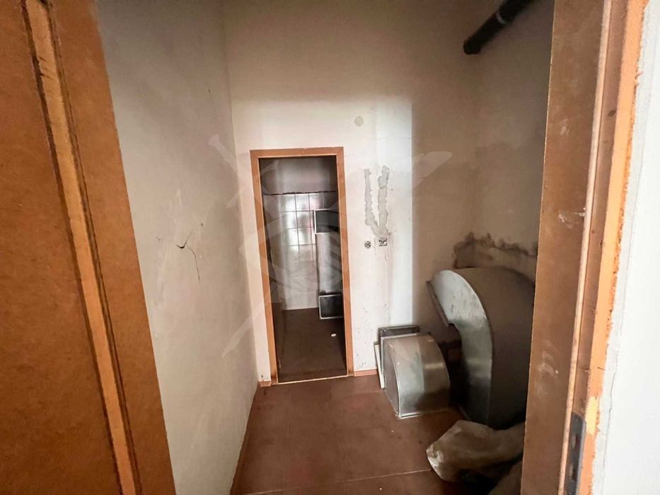 Продава се Магазин в Бургас, Меден рудник - зона А - 100 кв.м за 680 €/кв.м - Снимка #2