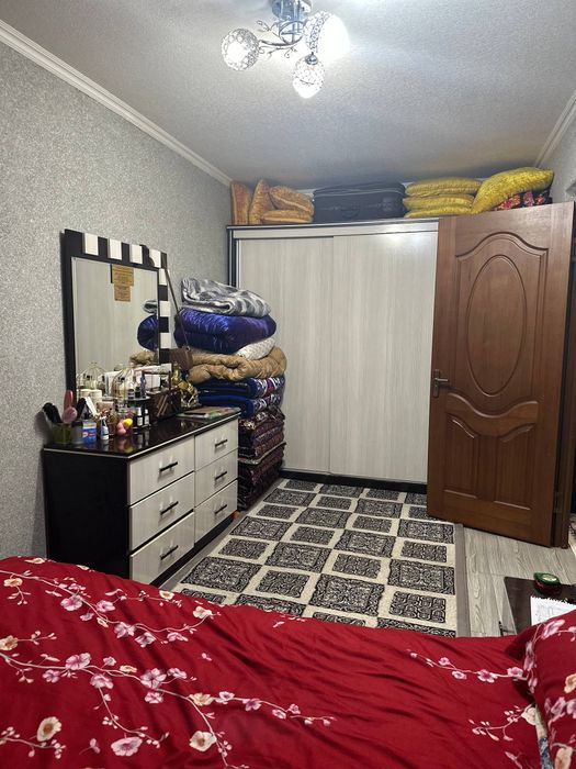 Учтепа 22 кв 2 ком квартира сотилади, 4 этажли домни,  1 этажи