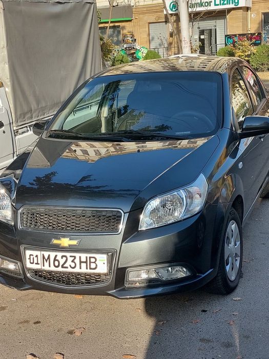 Nexia 3 mashina sotiladi.