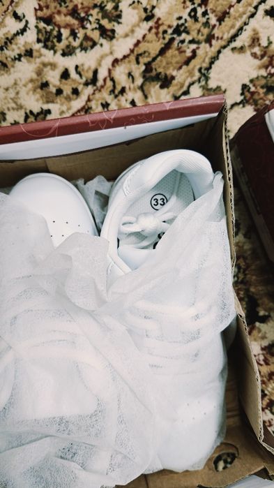 Продаю кроссовки