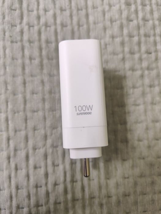 OnePlus charger supervooc 100w