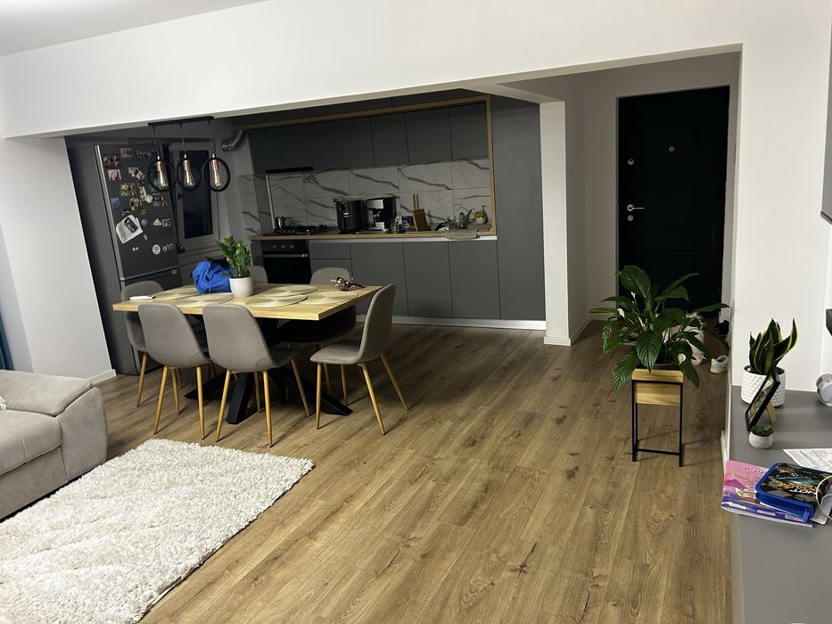 Vand apartament 3 camere, renovat