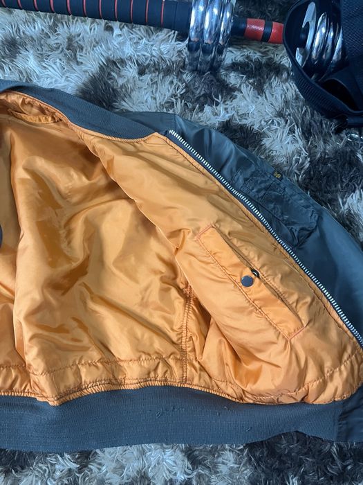 Alpha industries бомбер и cropp бомбер