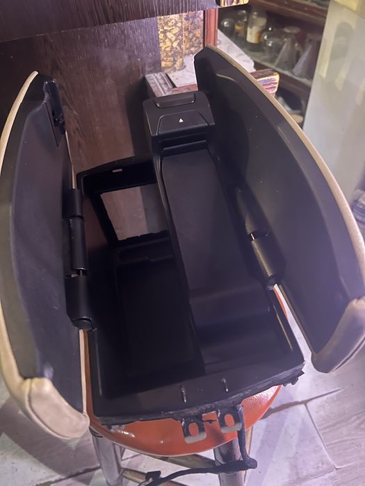 Продавам подлакътник за бмв х5