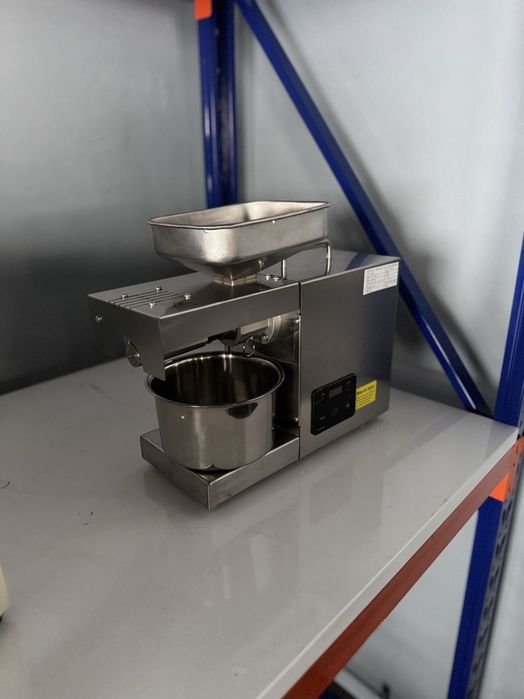 Yog’ press - Мини маслопресс
220 V kuchlanishga ishlaydi
Soatiga 7-8 k