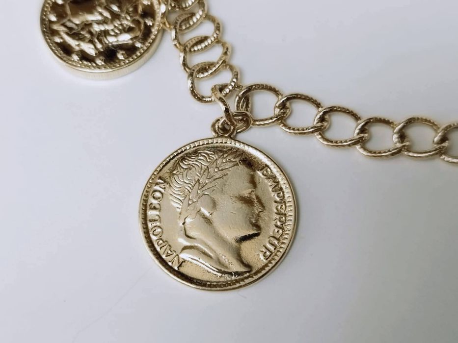 Bratara cu banuti placati cu aur