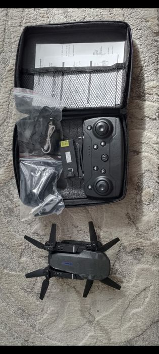 Продам новый дрон ,   проверил  летает ,  шустрый .