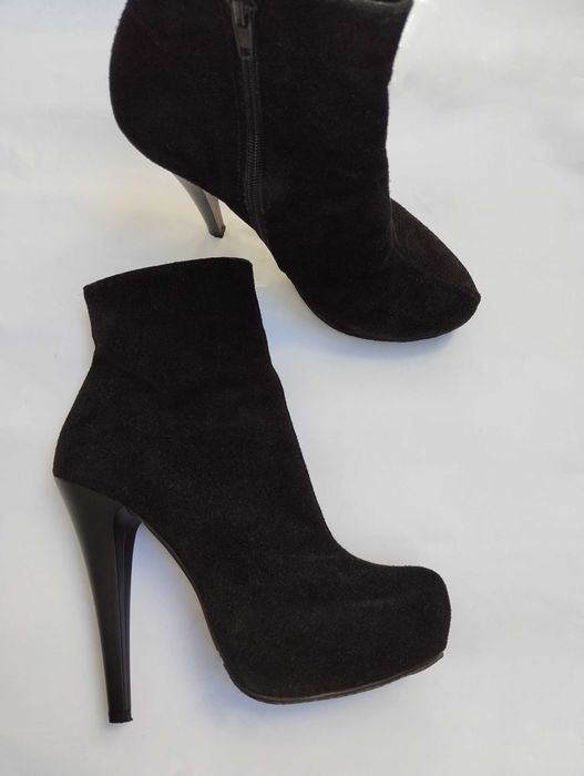 Дамски бутикови боти на ток, с платформa