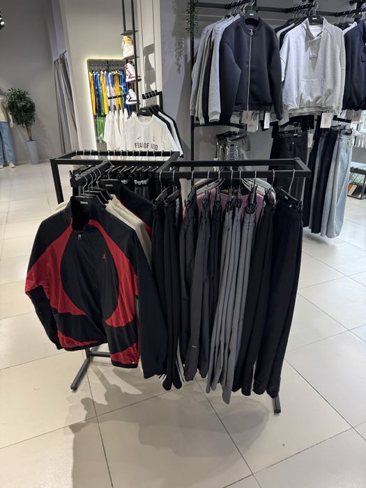 Продам мобильные стенды для одежды 5шт