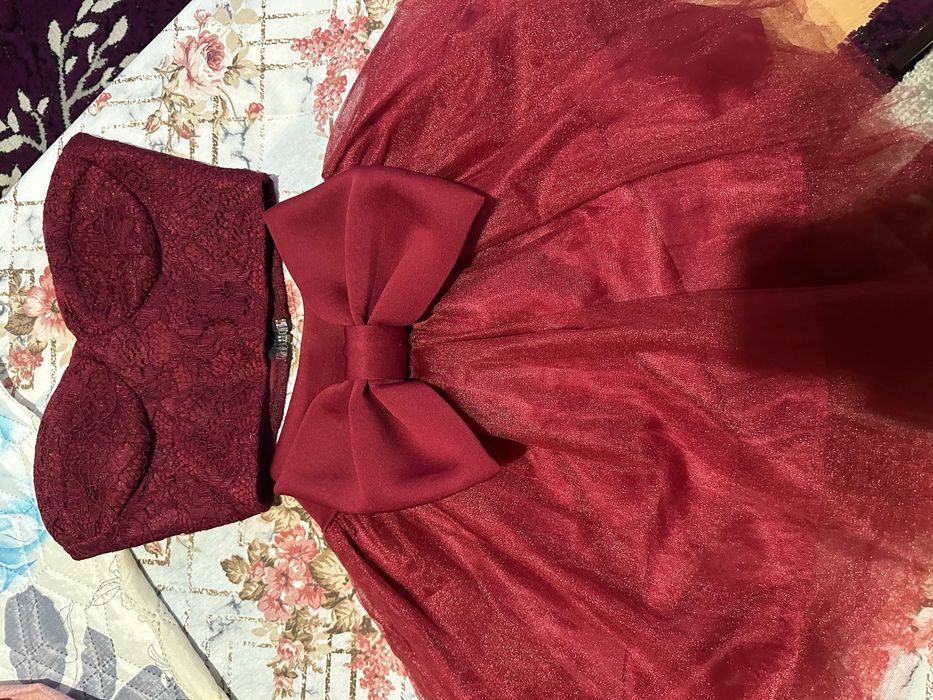 Продава се комплект от 2 части