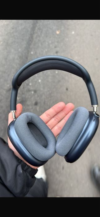 castile apple airpods max