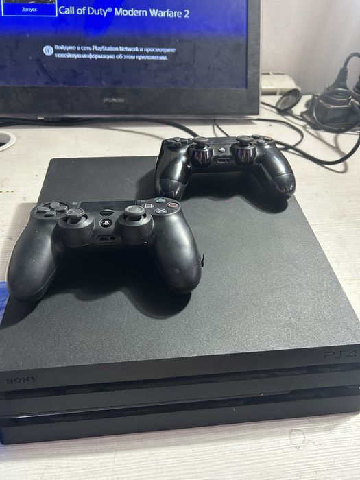 Playstation 4 Про С игрыми  2 джойстик