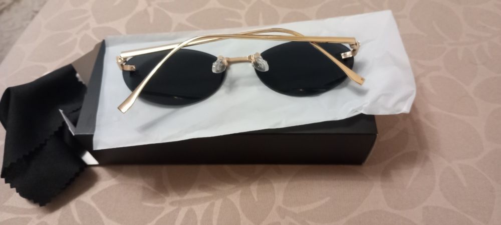 Нови черни очила