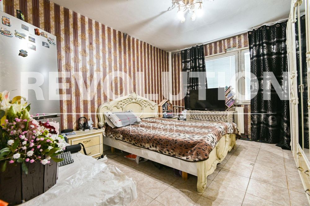 Тристаен апартамент в ж.к. Люлин 9