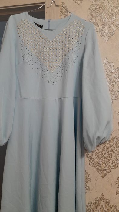 Платья вечерние в отличном состоянии