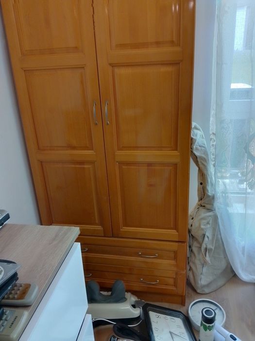 Двукрилен гардероб с две чекмеджета
