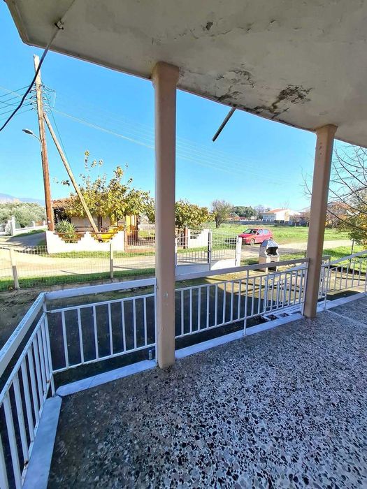 Продава малка къща с площ 50 м2 и двор 170 м2 в Неа Врасна, Гърция