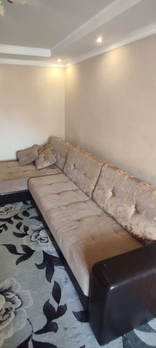 Продам угловой диван.торг.