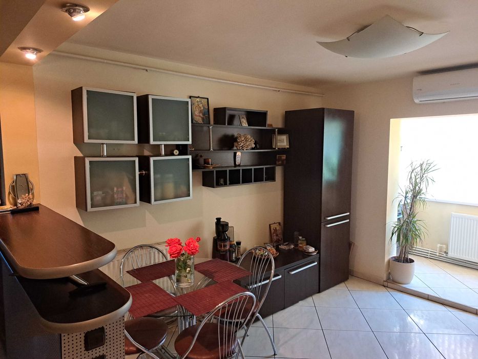 Mobilă living wenge, corp soldat cuprinzând combină frigorifică