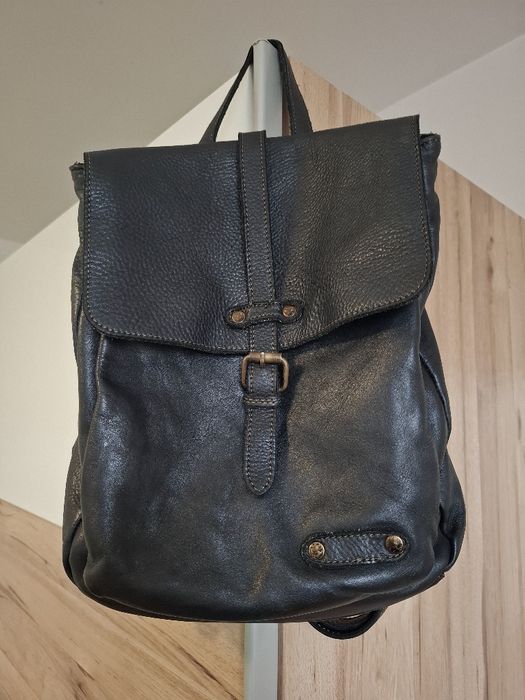 Дамски раница естествена кожа.