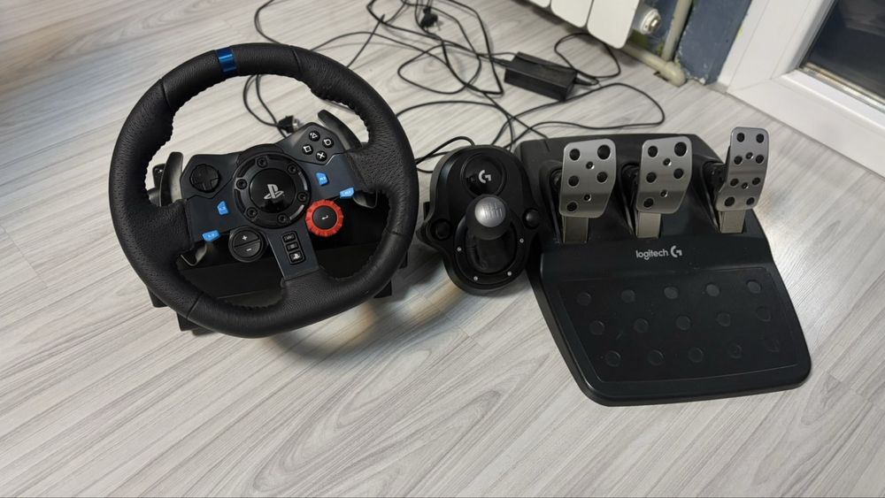 Волан, педали и слоростен лост LOGITECH