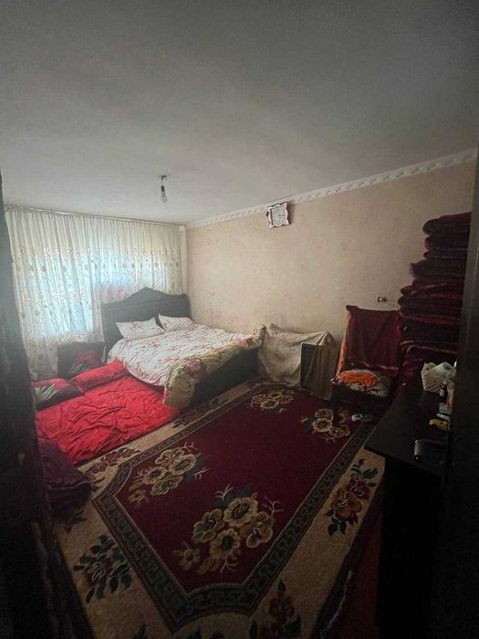 Ипотека есть Трехкомнатная рисовом базаре 70м2 3й этаж