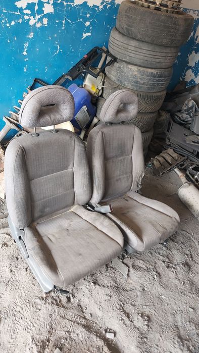 Продам пара сиденей мазда