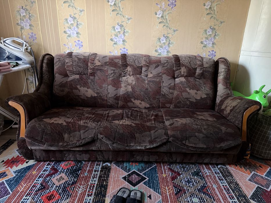 Продам диван и два кресла