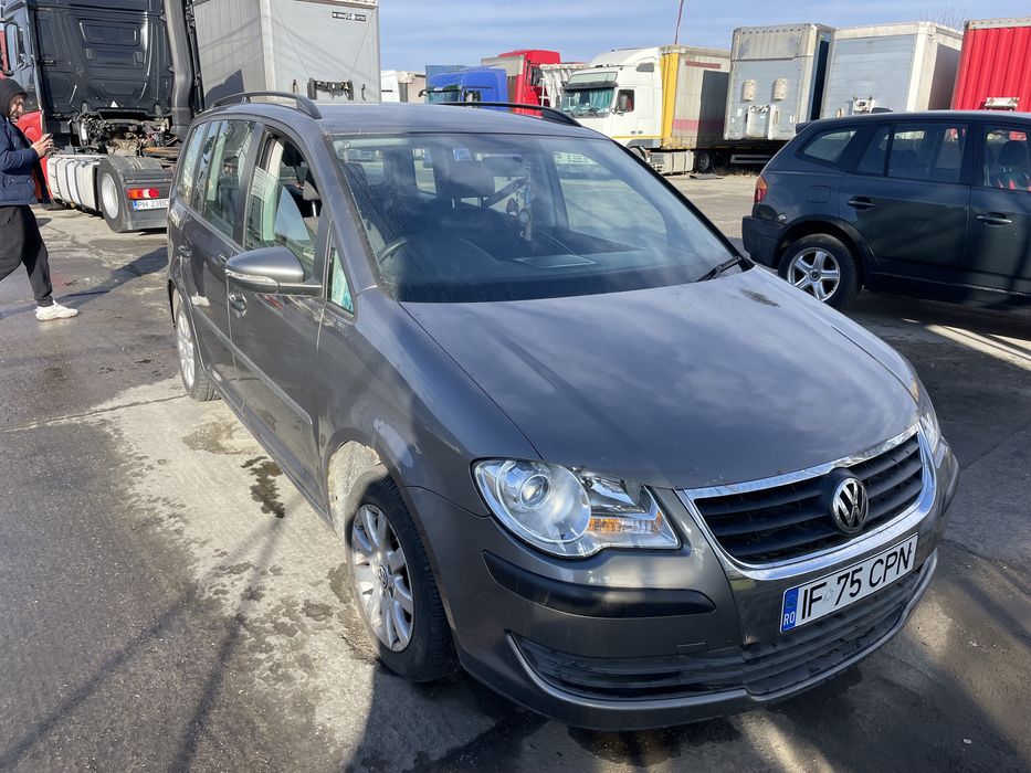 Dezmembrez wv touran 2009