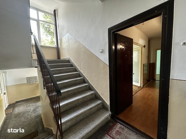 Apartament decomandat cu 3 camere-Splaiul Crișanei