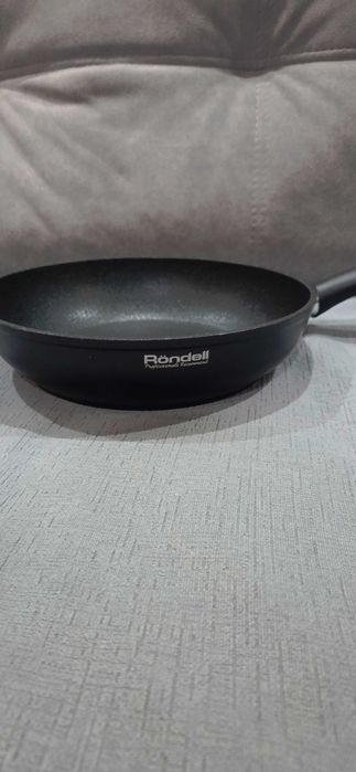 Продам сковороду без крышки Röndell