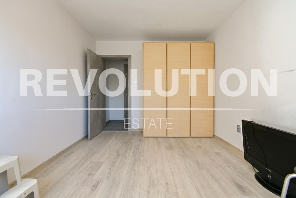 Четиристаен апартамент в ж.к. Зона Б-18.