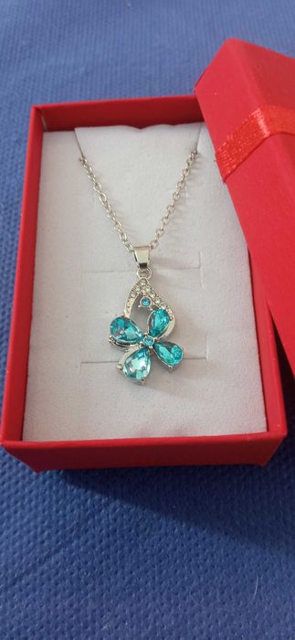 Ново, дамско сребърно колие с висулка.Различни модели и цени. В кутия.