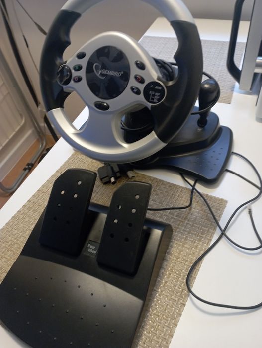 Волан и педали за игра на Playstation. 15€
